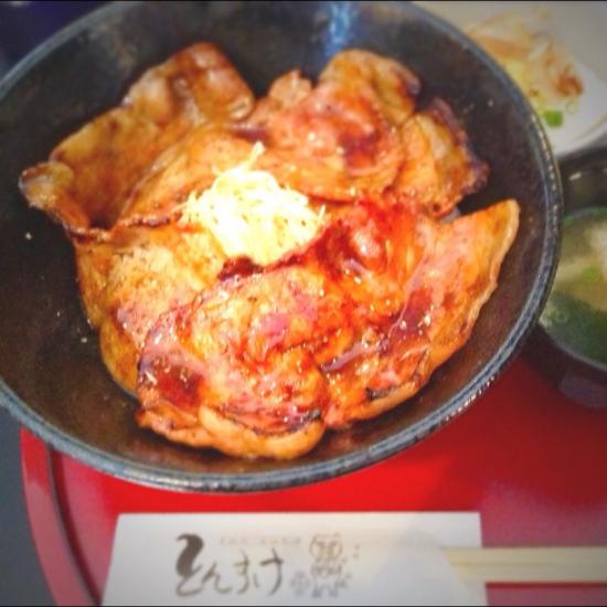 豚丼 とんすけ(写真 1)