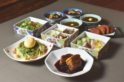 沖縄料理からエスニック料理まで楽しめるコースもあります。※ご注文は2人前より承ります。