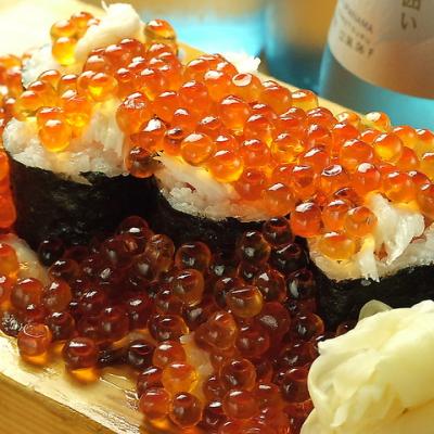 サーモン巻いくらと蟹のこぼれ寿司