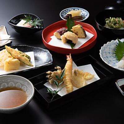 ≪おすすめ≫その日の食材を揚げたてで。天ぷら懐石 5,500円(税込)