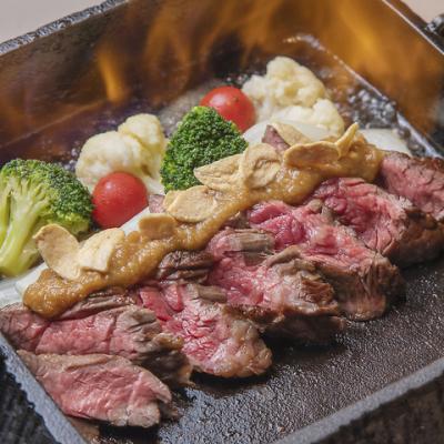 牛カイノミ肉の鉄鍋ステーキなど美食米門 横浜の名物料理