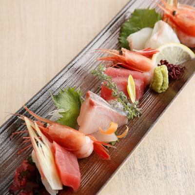 新宿で新鮮な海鮮を堪能！本日のお刺身 五種盛り合わせ