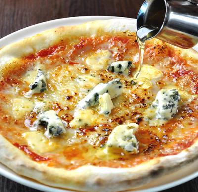 【自家製】生地から作るもちもちの手作りピッツァ ◆新宿で味わう本格イタリアンをご賞味ください
