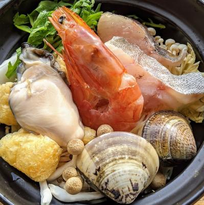 海鮮鍋 1人前 (牡蠣、大エビ、はまぐり、鱈)