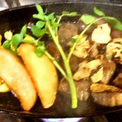 串焼きカルビ(おろしポン酢)、牛すじスタミナ炒め、豚キムチ、サイコロステーキ