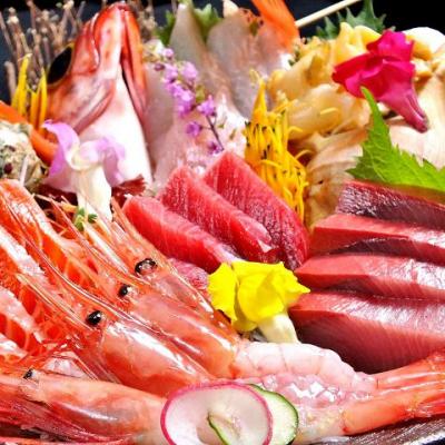 毎日仕入れる鮮魚はお刺身にて…！刺身の盛り合わせ1800円～