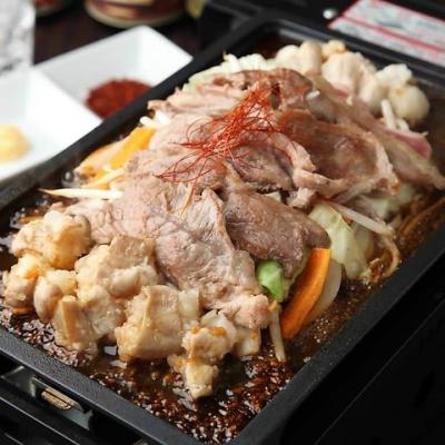 名寄風煮込みジンギスカンや知床鶏を使用したお料理など様々な北海道グルメをご用意