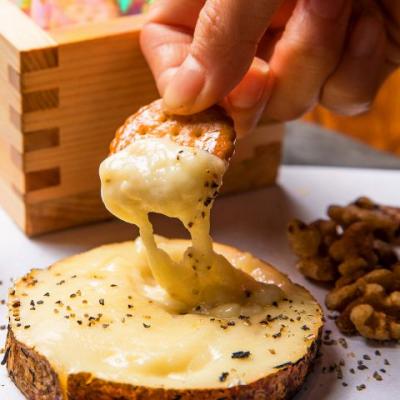 カマンベールチーズの藁焼き～ミレービスケット～