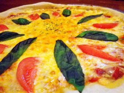 トマトとバジリコのピザ(3～4人分)