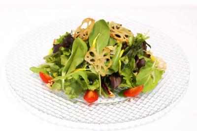 広島県産有機野菜を使用したシンプルグリーンサラダ