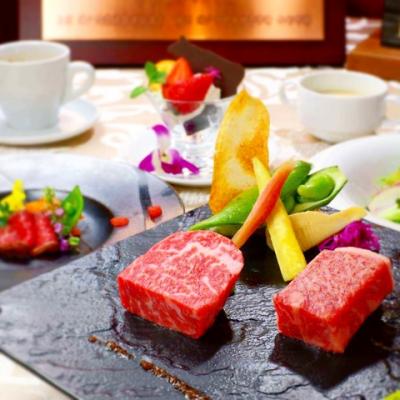 【神戸牛食べ比べコース】1ドリンク付！3種類のステーキ、肉寿司、豪華デザート付き 通常11000円⇒5500円