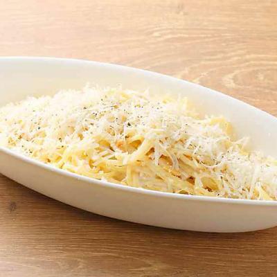 パルミジャーノの白いチーズ・チーズパスタ