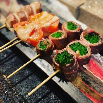 博多の味豚バラも自慢の炉で焼いた串は絶品！野菜巻き串等、、