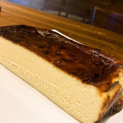 【要予約でホールお持ち帰りもOK】厳選したクリームチーズ◆『バスク風チーズケーキ(タルタ・デ・ケソ)』