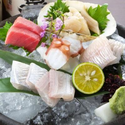 【鮮度が違う昼網鮮魚】お造り盛り合わせ 1980円(税込)水揚げされたその日に食べられるのは昼網鮮魚だけ。