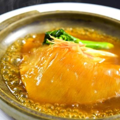 希少価値高い”青鮫尾ビレ”のふかひれ姿煮(100g～)香鶏の濃厚白湯スープ仕立て