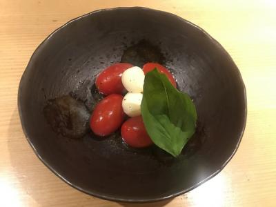 トマトとモツァレラのバジルサラダ