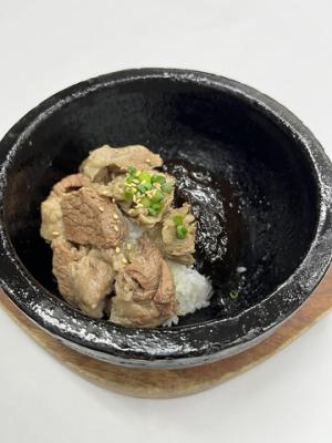 石焼牛スジ飯ブラック(ガーリック)