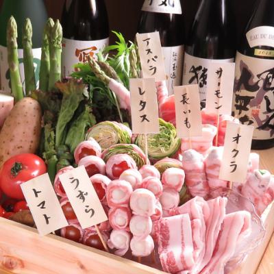 【こだわりの野菜巻き串】季節の野菜を豚バラで巻いた野菜巻き串。ブーム前から人気の逸品です。