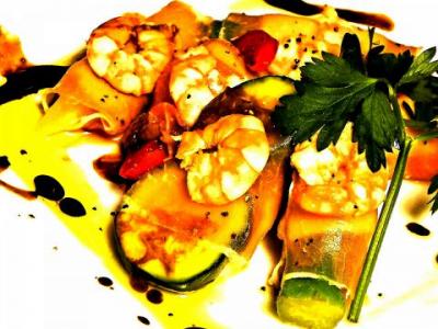 季節野菜と小海老とモッツァレラチーズの生ハムロール