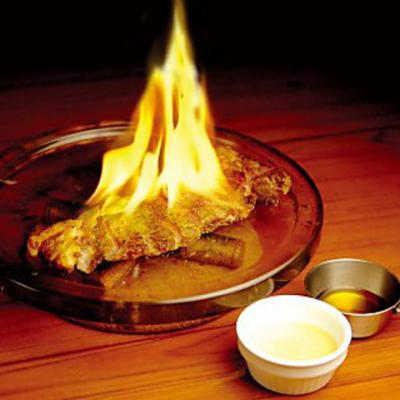 目の前で炎が上がる！天然水晶で焼く極上ステーキ！